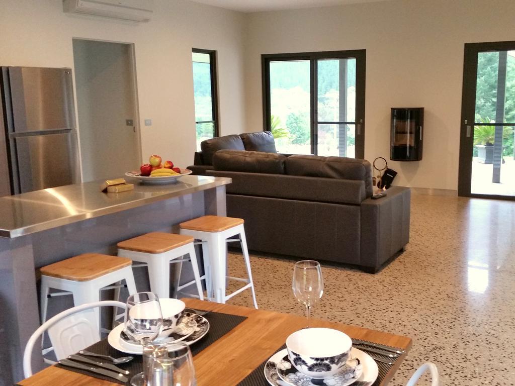 3 Bells Alpine Cottage Bright Esterno foto